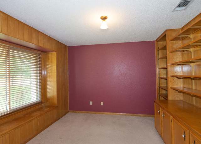 Property at 1908 Creekview Dr, Round Rock, TX 78681, 3 beds, 2 baths