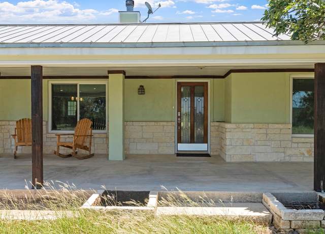 Property at 110 Live Oak Ln, Kerrville, TX 78028, 4 beds, 3 baths