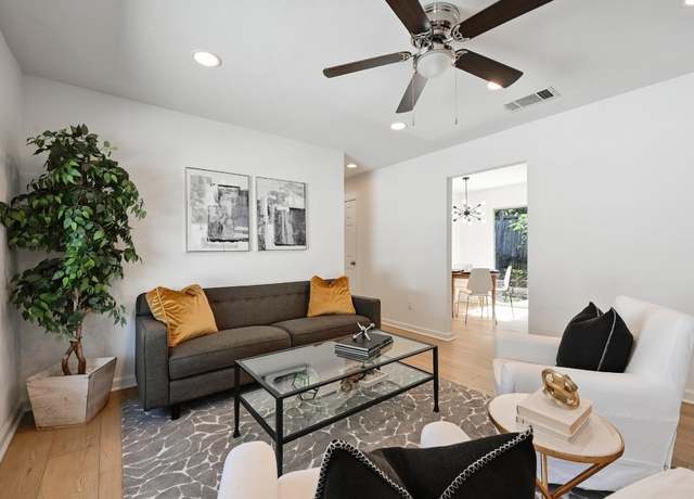 Property at 2008 E 11th St, Austin, TX 78702, 3 beds, 1 bath