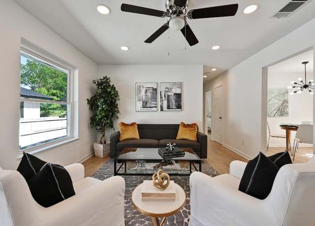 Property at 2008 E 11th St, Austin, TX 78702, 3 beds, 1 bath