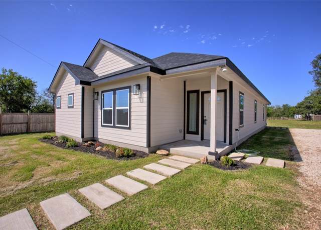 Property at 956 S Highway 304 Hwy, Bastrop, TX 78602, 5 beds, 3 baths