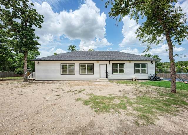 Property at 114 Crepe Myrtle Pkwy, Elgin, TX 78621, 6 beds, 3 baths