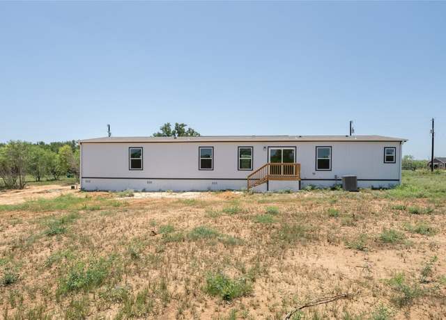 Property at 1145 Callihan Rd, Luling, TX 78648, 4 beds, 3 baths