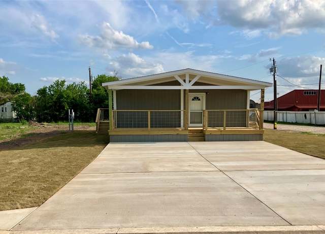 Property at 700 E Pecan St, Granger, TX 76530, 3 beds, 2 baths
