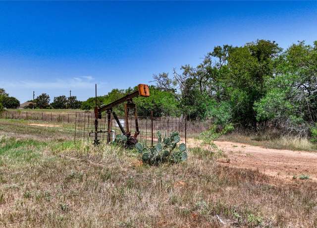 Property at 2318 Warnecke Rd, La Vernia, TX 78121