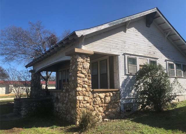 Property at 618 E Lampasas St, Lometa, TX 76853, 2 beds, 2 baths