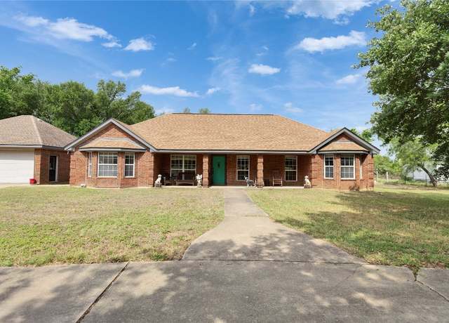 Property at 725 Green Valley Dr NE, Bastrop, TX 78602, 3 beds, 2 baths