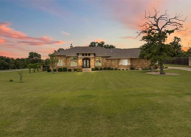 Property at 106 Packsaddle Dr, Bastrop, TX 78602, 3 beds, 2.5 baths