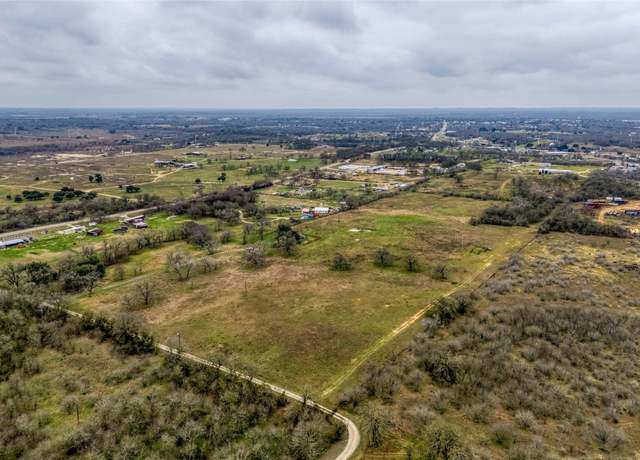 Property at 103 Robin Ln, Luling, TX 78648, 3 beds, 1.5 baths