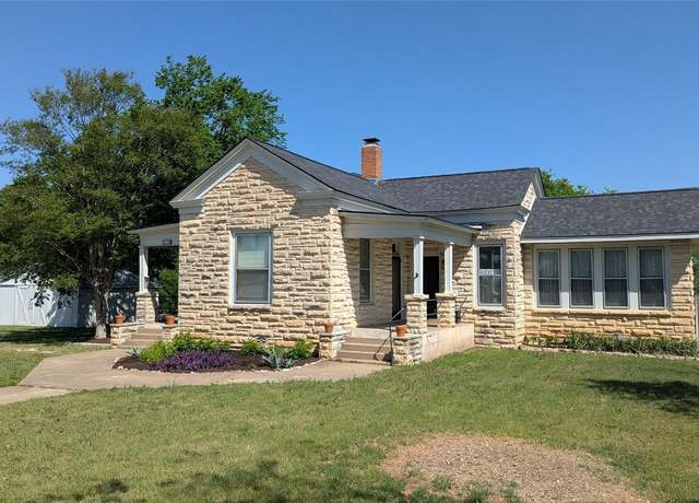 Property at 515 E 8th St, Georgetown, TX 78626, 3 beds, 2 baths