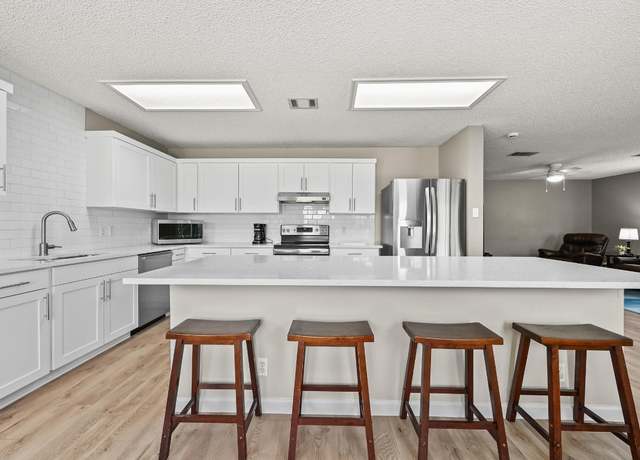 Property at 4325 Dos Cabezas Dr, Austin, TX 78749, 3 beds, 2.5 baths