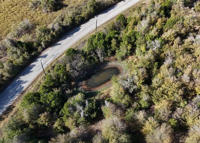 Property at 102 Wayside Dr, Elgin, TX 78621