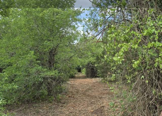 Property at 102 Wayside Dr, Elgin, TX 78621