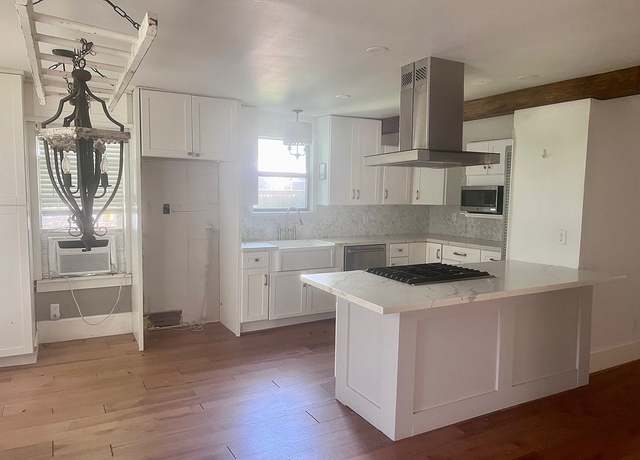 Property at 559 S Madison St, La Grange, TX 78945, 2 beds, 2 baths
