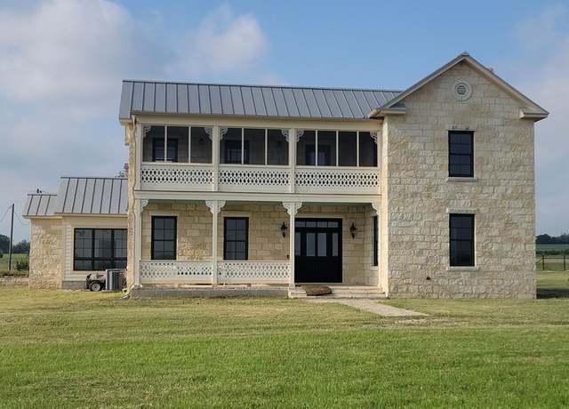 Property at 466 German Ln, Fredericksburg, TX 78624, 3 beds, 3.5 baths