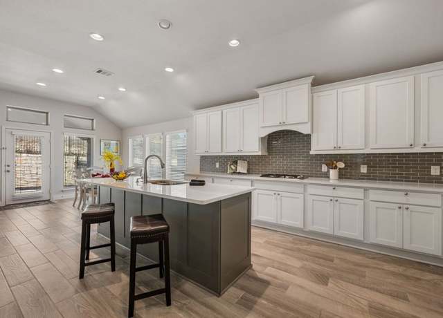Property at 128 Saturnia Dr, Georgetown, TX 78628, 4 beds, 3 baths