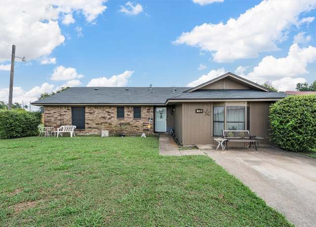 Property at 1208 Clark St, Marlin, TX 76661, 4 beds, 1.5 baths