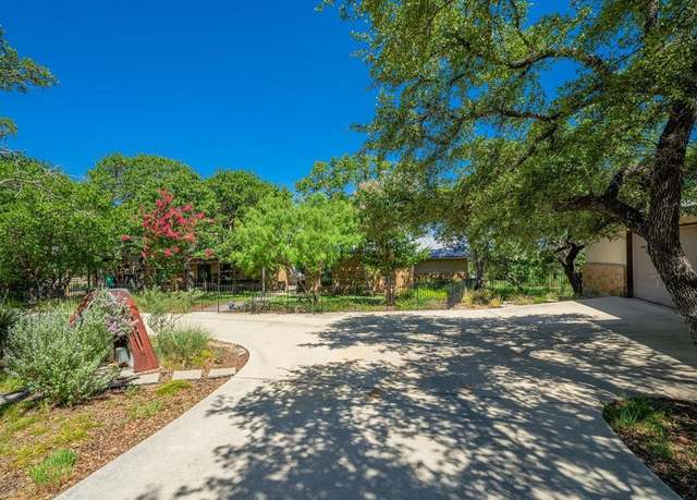 Property at 165 Highridge Ln, Fredericksburg, TX 78624, 2 beds, 1.5 baths