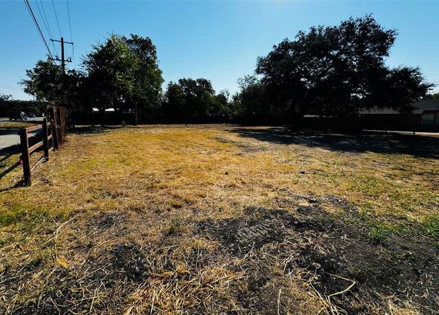 Property at 1324 Green St, Lockhart, TX 78644