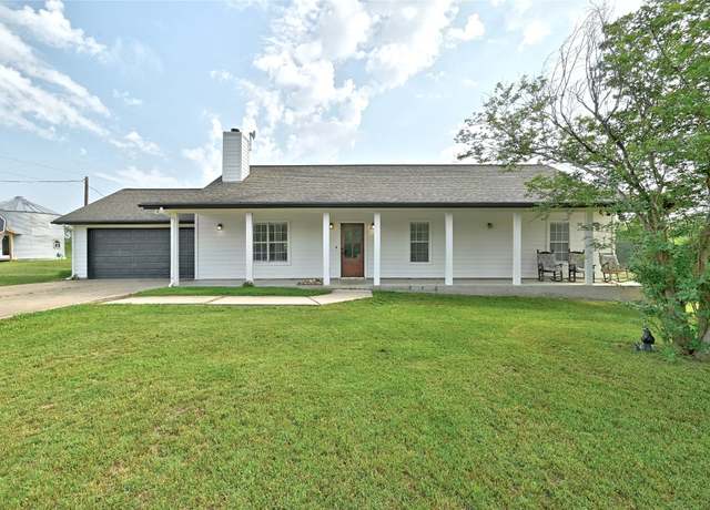 Property at 576 Monkey Rd, Elgin, TX 78621, 4 beds, 3 baths