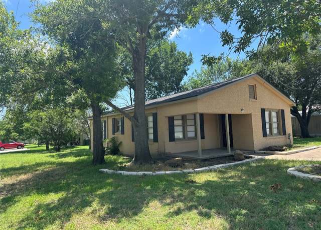 Property at 486 E Galveston St, Giddings, TX 78942, 2 beds, 1 bath