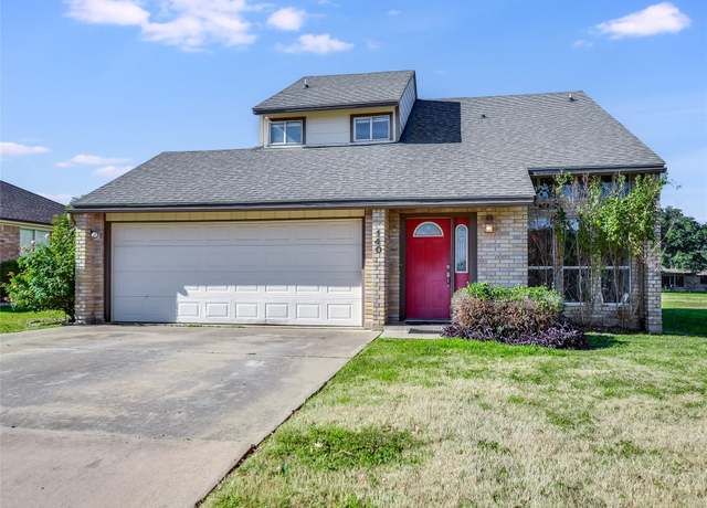 Property at 140 Marion St, Meadowlakes, TX 78654, 2 beds, 2.5 baths