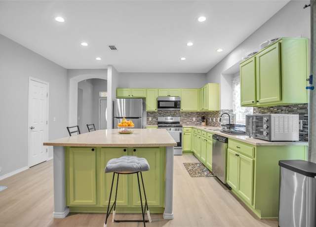 Property at 405 Shadowpoint St, San Marcos, TX 78666, 5 beds, 3 baths