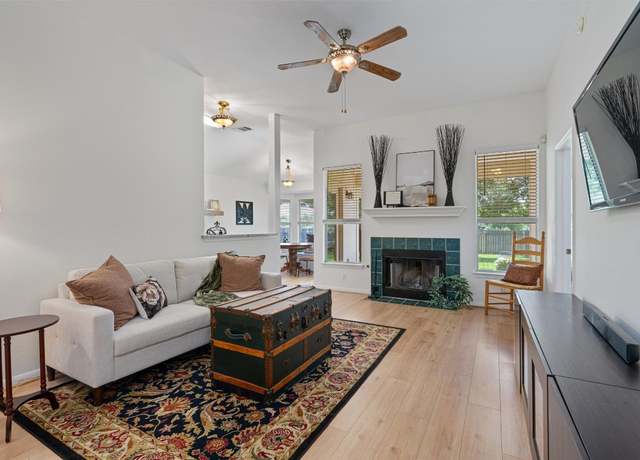 Property at 208 Meadowside Dr, Hutto, TX 78634, 3 beds, 2 baths