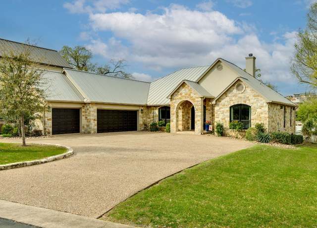 Property at 3012 Driftwood Ln, Horseshoe Bay, TX 78657, 4 beds, 3.5 baths