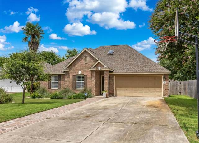 Property at 860 Fair Ln, New Braunfels, TX 78130, 4 beds, 2 baths