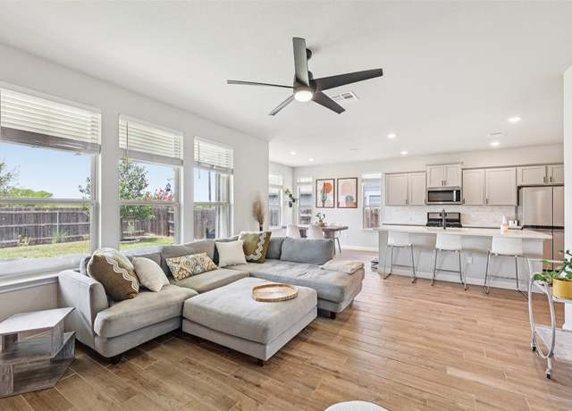 Property at 8211 Mckamy Dr, Austin, TX 78744, 3 beds, 2.5 baths