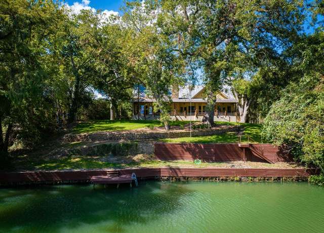 Property at 302 Guadalupe River Dr, Seguin, TX 78155, 4 beds, 3.5 baths