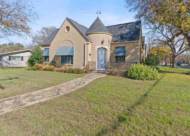 Property at 762 S Guadalupe St, Lockhart, TX 78644, 3 beds, 3 baths