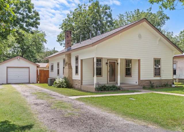 Property at 406 Garwood St, Smithville, TX 78957, 2 beds, 1 bath