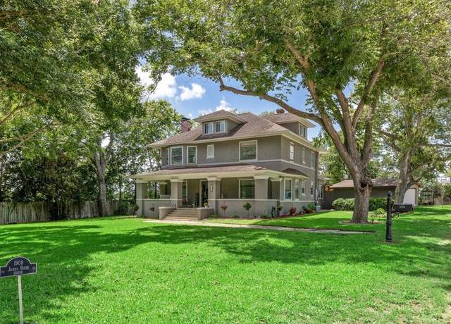 Property at 1004 Mitchell St, Gonzales, TX 78629, 4 beds, 2.5 baths