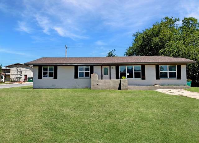 Property at 1311 W Main St, Gatesville, TX 76528, 4 beds, 2 baths