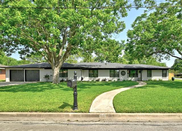 Property at 701 Nixon St, Lockhart, TX 78644, 4 beds, 3 baths
