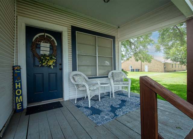 Property at 202 S Broadway St, Caldwell, TX 77836, 3 beds, 2 baths