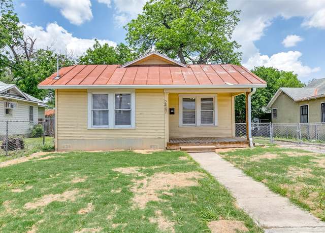 Property at 2447 E Houston St, San Antonio, TX 78202, 3 beds, 1 bath