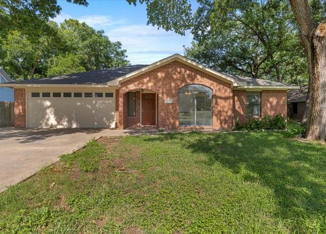 Property at 910 Garwood St, Smithville, TX 78957, 3 beds, 2 baths