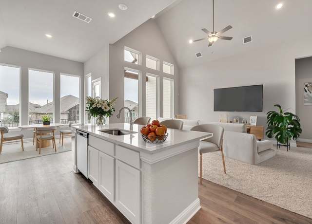 Property at 325 Crescent Heights Dr, Georgetown, TX 78628, 4 beds, 3 baths
