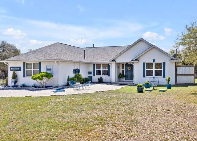 Property at 207 Round Rock Rd, Wimberley, TX 78676, 3 beds, 2 baths