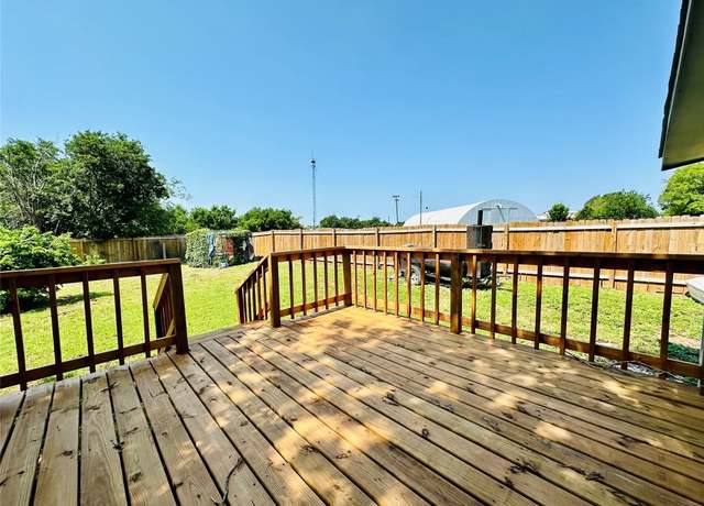 Property at 702 E 2nd St, Taylor, TX 76574, 2 beds, 1 bath