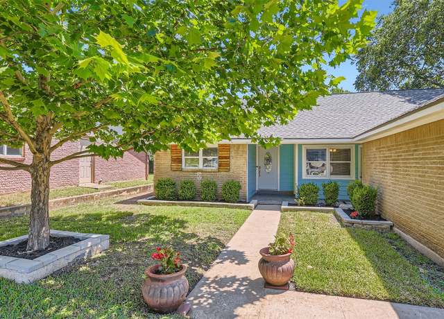 Property at 1121 Stoneoak Ln, Austin, TX 78745, 3 beds, 2 baths