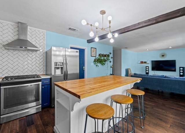 Property at 5105 Stone Gate Dr, Austin, TX 78721, 3 beds, 2 baths