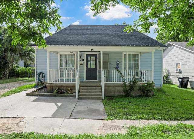 Property at 1211 S 17th St, Temple, TX 76504, 4 beds, 3 baths