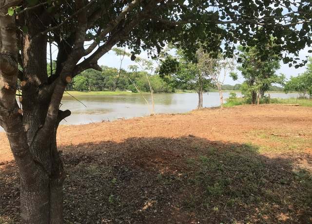 Property at 153 Iroquios Dr, Smithville, TX 78957