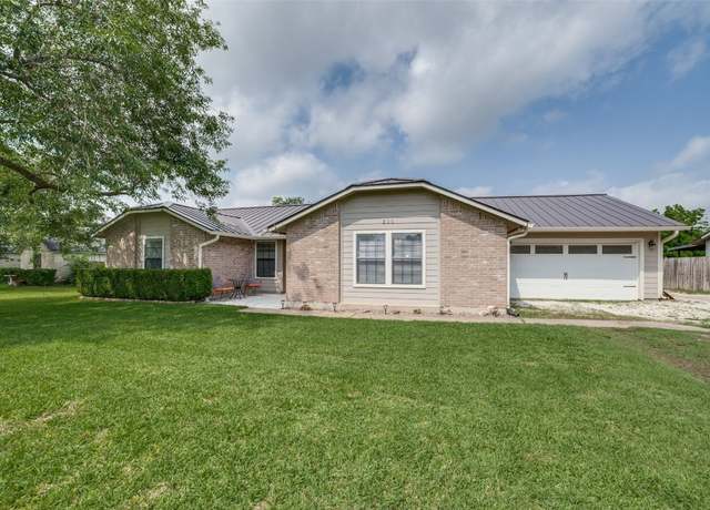 Property at 211 Spring Garden Dr, Hutto, TX 78634, 3 beds, 2.5 baths