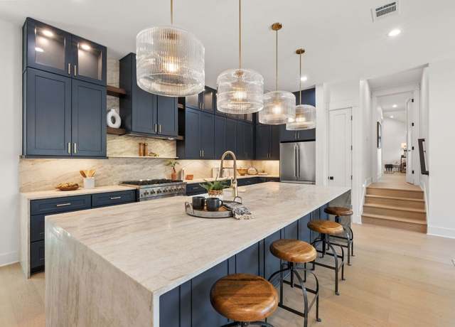 Property at 3109 Lyons Rd, Austin, TX 78702, 4 beds, 3.5 baths