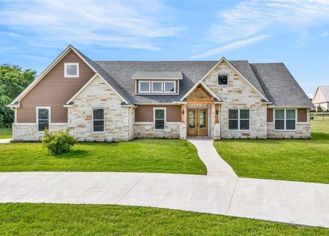 Property at 215 Carey Dr, Brenham, TX 77833, 5 beds, 3 baths